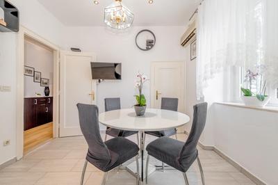 Split Apartment Worek
