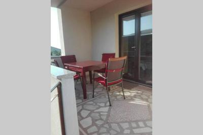 One bedroom apartment with two terraces in an orchard