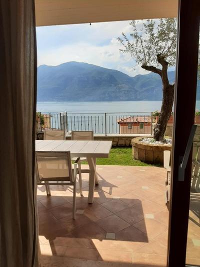 BMP APARTMENT DELUXE 2 JACUZZI RISCALDATA PRIVATA vista Lago di Garda