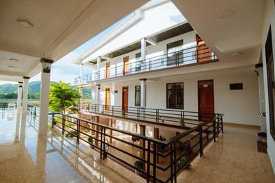 Jade Hotel
