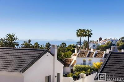 Estepona Sunsets - Modern 3-BR Beachside Apartment