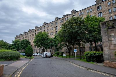 Stunning 2 Bed Merchant City Apartment with Residents Parking (Bell 2)