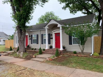 The Cozy Chickasha, Fiber WIFI, Washer & Dryer, Near DT Chickasha & Leg Lamp!