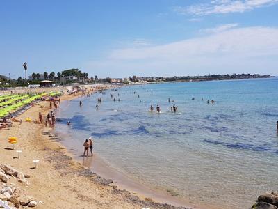 Confetti di Mandorla beach house