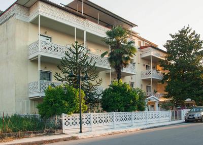 Ronzi Apartments