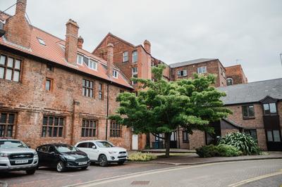 Hullidays - 'Old School Penthouse' Trinity Square