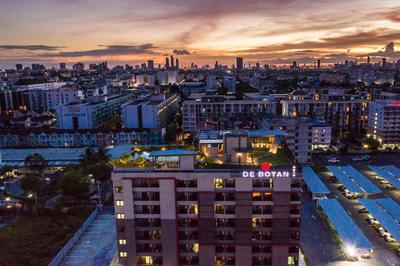 De Botan Srinakarin Hotel & Residence