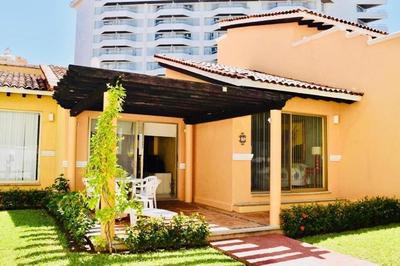 VILLA PARA 8p 6A 2M dentro del HOTEL a un costado del Krystal IXTAPA cuenta con playa y WIFI