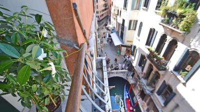Ai Bareteri Luxury Canal View