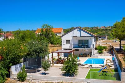 Villa R&B heated pool