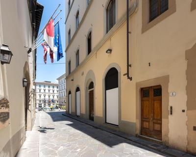 Terrace apt in Piazza Strozzi-center of Florence