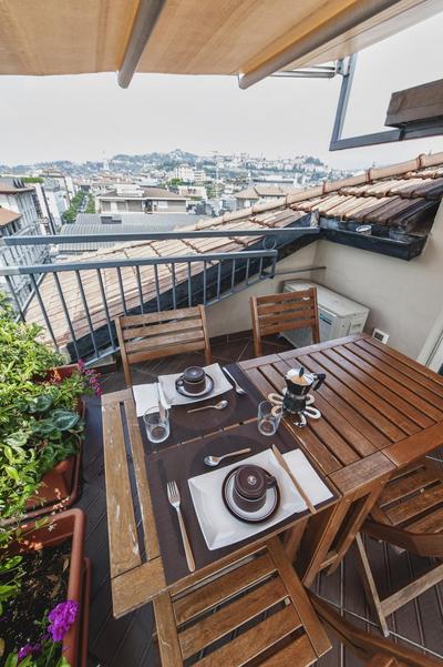 Cute & Cozy Terrace