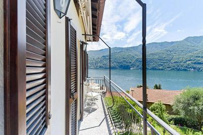 Beautiful APT overlooking the lake - Unique vintage decor and music memories