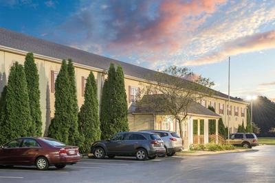 Super 8 by Wyndham Maumee Perrysburg Toledo Area, Photo 2