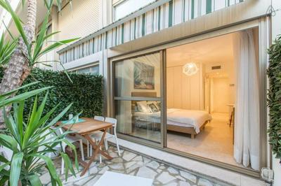 CENTRE PROMENADE With terrace next to the sea in the pedestrian area