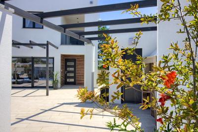 Luxury Villa with extra heated pool with hydromassage, biliard near town center and beach by WiiBuk