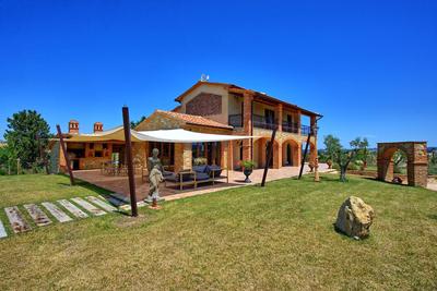 Villa Massimiliano by PosarelliVillas