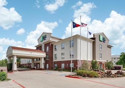 Holiday Inn Express Hotel & Suites Cleburne by IHG