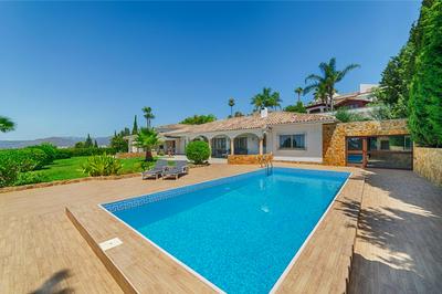 Villa Mimosa sleeps 8 with Heated Pool