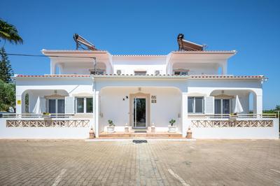Apartamentos Flor da Laranja, Albufeira by AlgarveBlossom