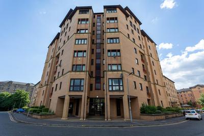Stunning 1 Bed Merchant City Apartment with Parking