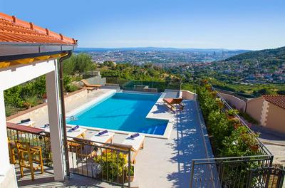 GREAT OFFER "VILLA BELLA VISTA-" heated pool, bbq, panoramic view near Split