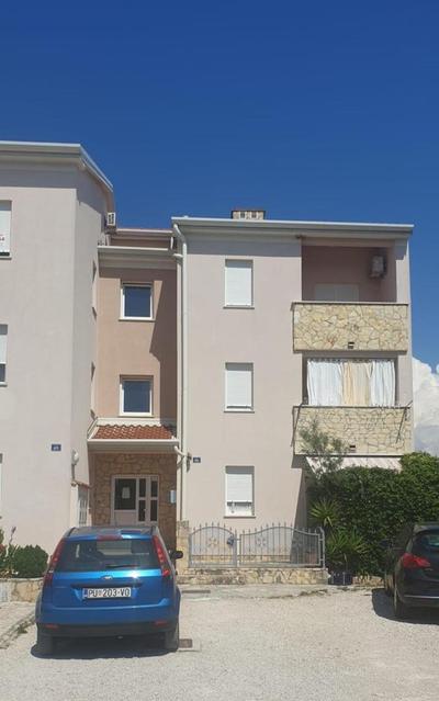 Apartment Arian Zambratija