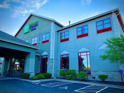 Holiday Inn Express & Suites - Olathe North by IHG