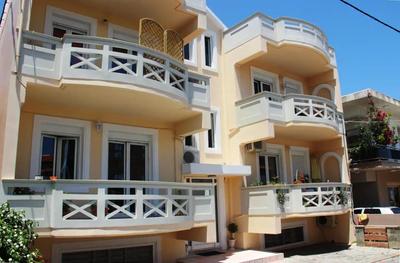 The Green Apartment, 1 min walk from Kalamaki beach