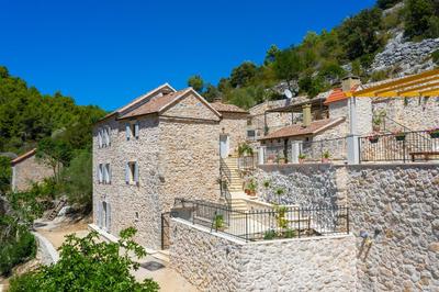 Rustic luxury Villa Fulmin
