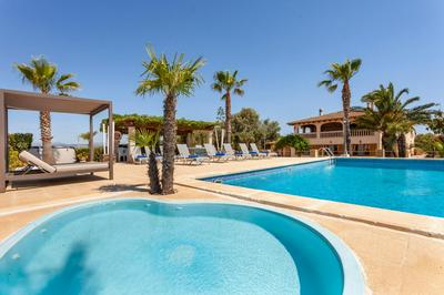 Villa in Can Picafort, located in the countryside, near the beach, has 5 bedroom