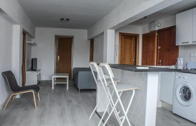 piso cerca playa todo nuevo ideal familia y grupos . actor A