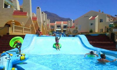 Comfortable apartment next to the pools
