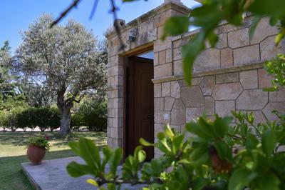 Seaside "Stone & Light Villa" close to Aegina City