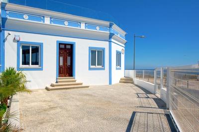 Casa da Bandeira -Perfect Location-Beach front- Rooftop Pool by DreamvillasAlbufeira