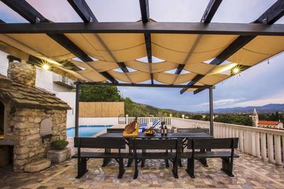 Holiday home Leko with outdoor pool and hot tub , can fit 22 people