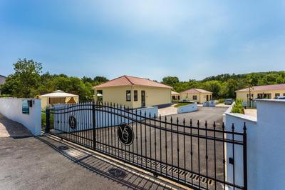 VSG Resort - 200m from Beach, Pool, Sauna & Jacuzzi