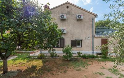 Holiday House Manuel in Tar