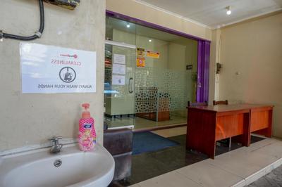 RedDoorz near Universitas Diponegoro Semarang 2