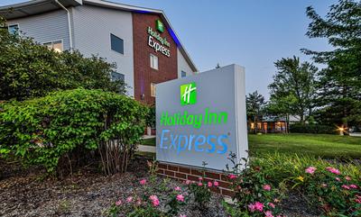 Holiday Inn Express Chicago Northwest-Vernon Hills by IHG