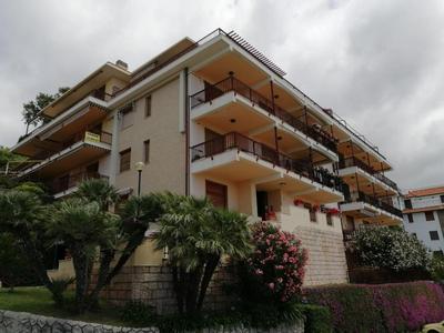 Una terrazza sul mare
