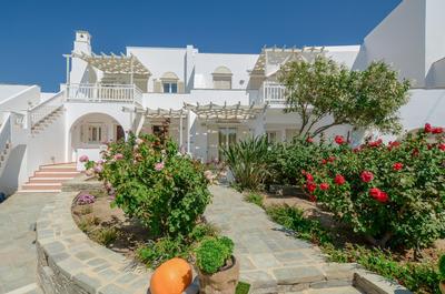 Birikos Hotel & Suites