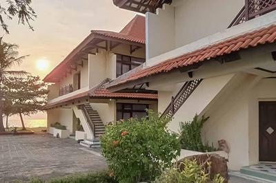 RedDoorz Plus near Tugu Mercusuar Anyer