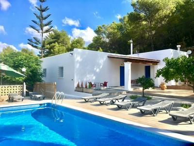 Villa Alexa this charming villa is just a 10 min drive to either Playa Den Bossa or San Antonio