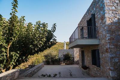 Villa Lithos
