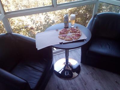 Hostel Florentin Camere Bai Comune acces bucatarie Cheap private rooms shared bathrooms kittchen laundry machine access Netflix