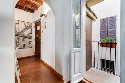 White Coronari Apartment