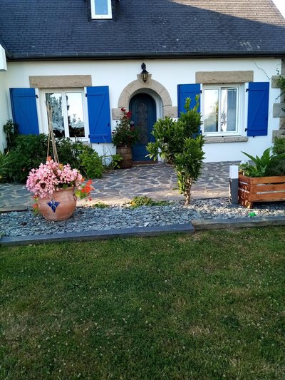 maison aux volets bleus