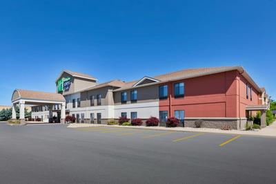 Holiday Inn Express and Suites Three Rivers by IHG