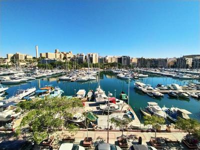 Bright & Spacious 2 Bedroom with Marina View